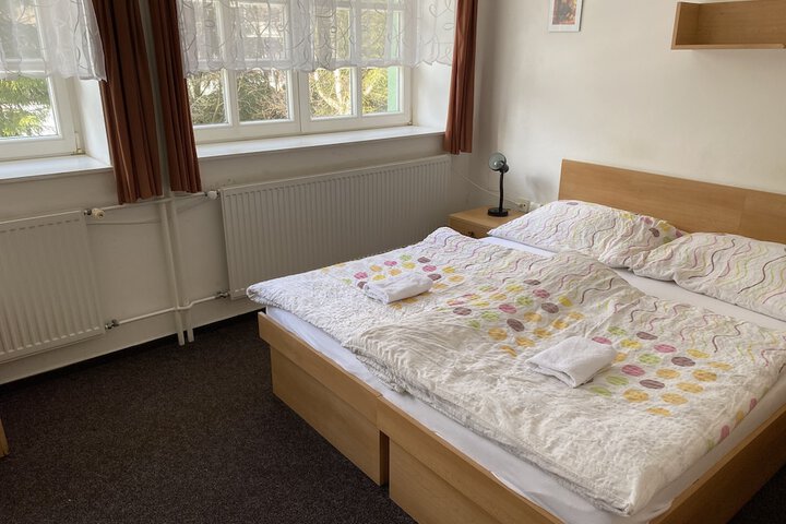 Room 3 of 33