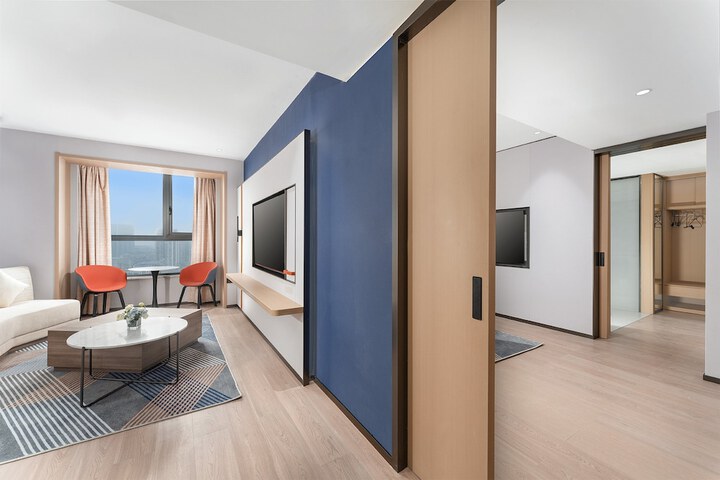Room 18 of 49