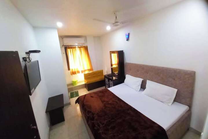 Room 6 of 23