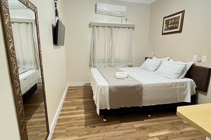 Room 11 of 18