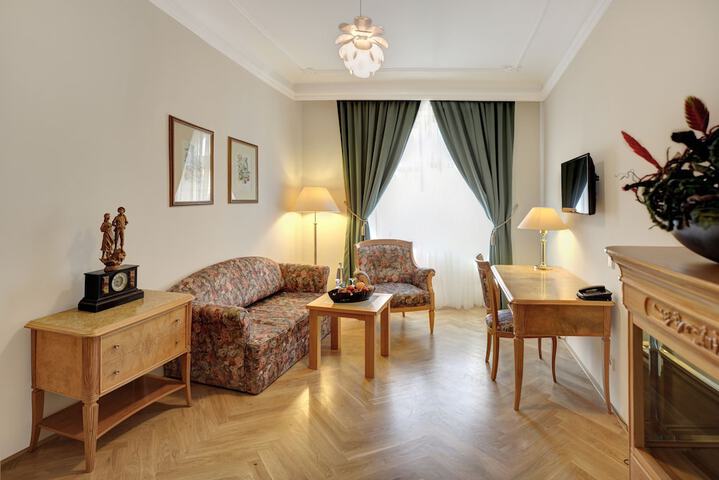 Room 26 of 82