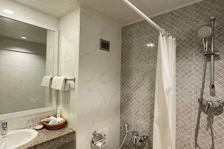 Room 33 of 67