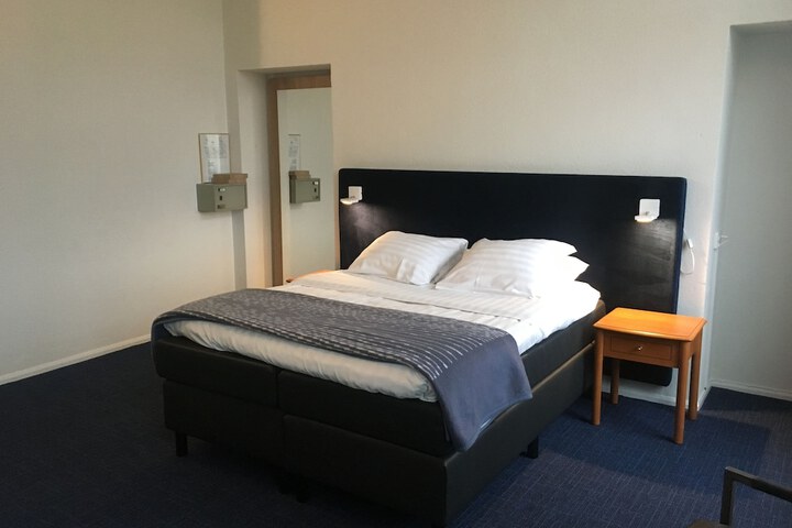 Room 5 of 51