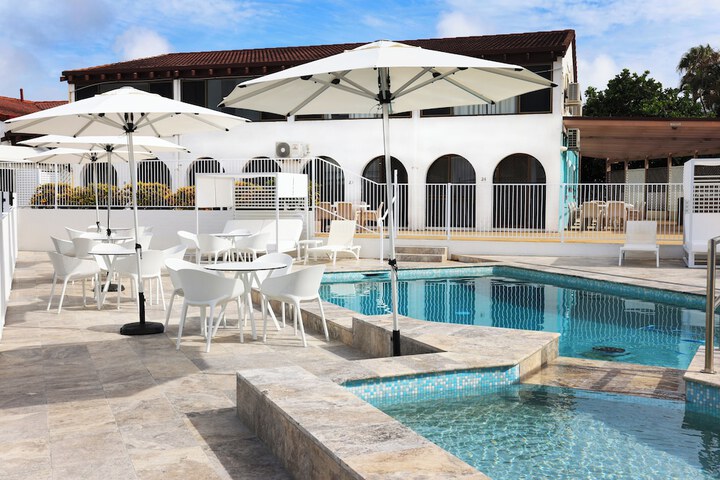 Pool 50 of 72