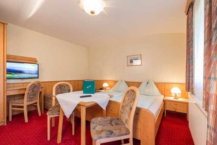 Room 2 of 35