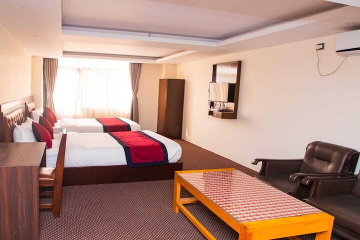 Room 8 of 9