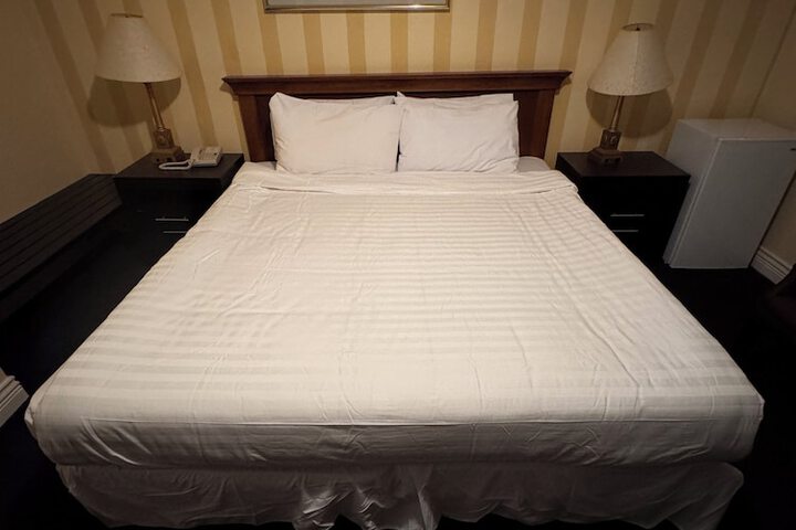 Room 51 of 77