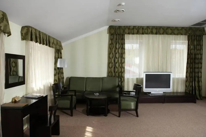 Room 6 of 19