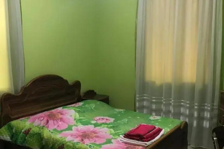 Room 4 of 16