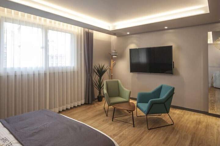 Room 25 of 107