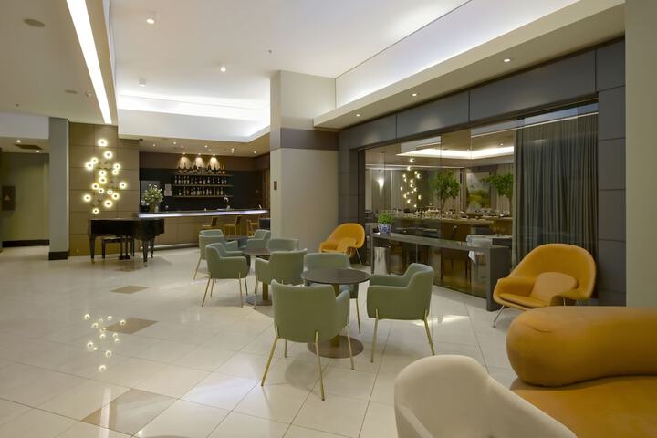 Lounge 69 of 96