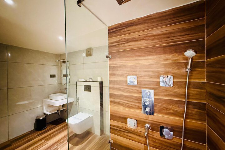Room 7 of 11