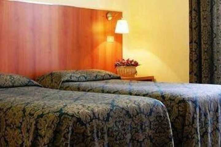 Room 13 of 28