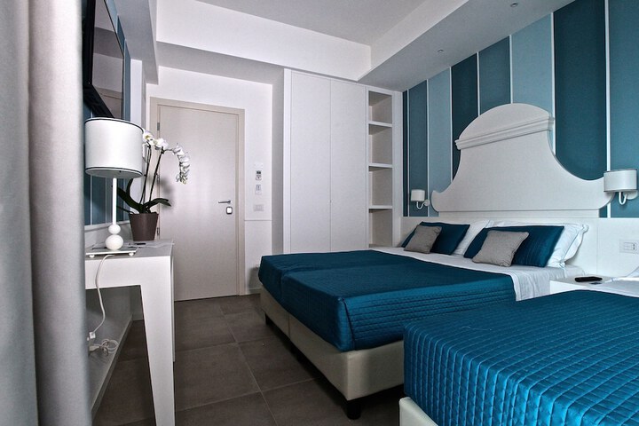 Room 3 of 30