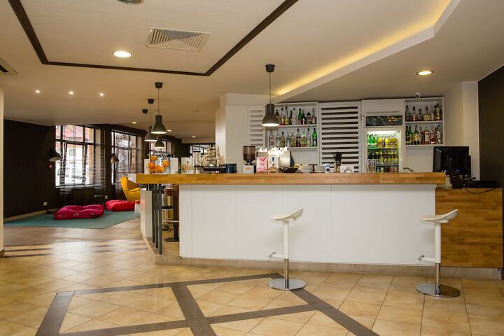 Lounge 102 of 132