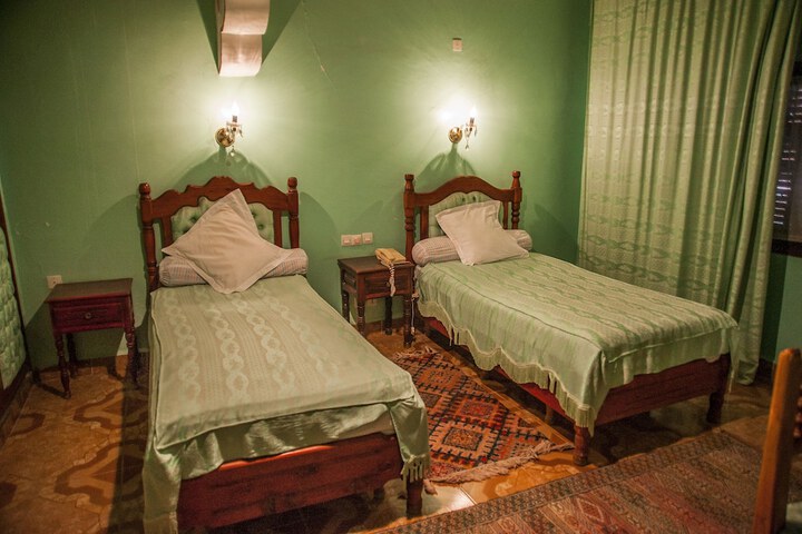 Room 10 of 28