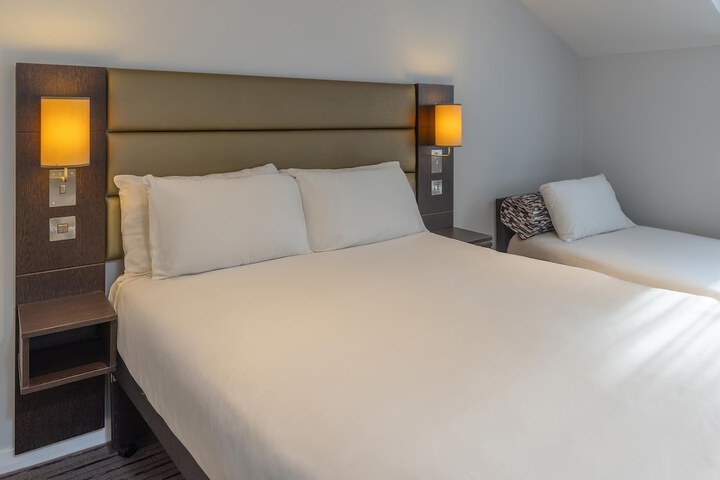Room 17 of 35