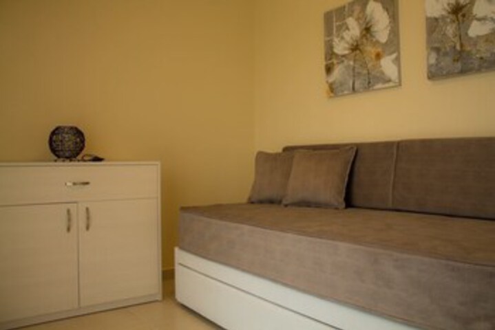 Room 32 of 44