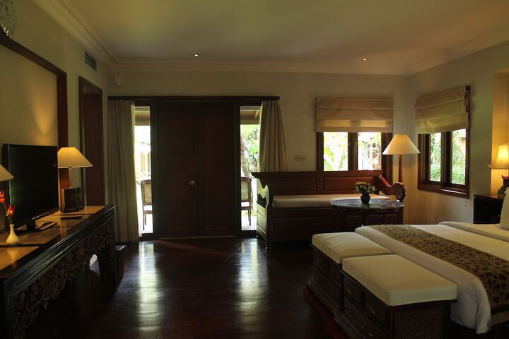 Room 6 of 53