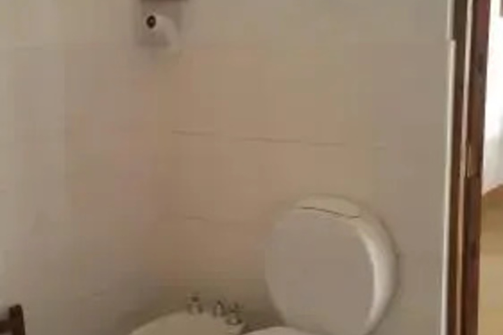 Room 9 of 12