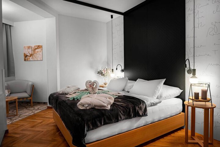 Room 6 of 43