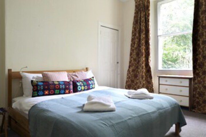 Room 33 of 40