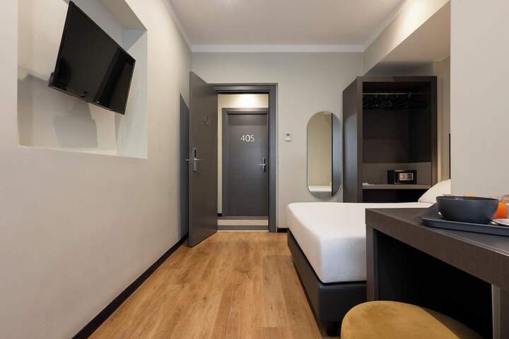 Room 47 of 104