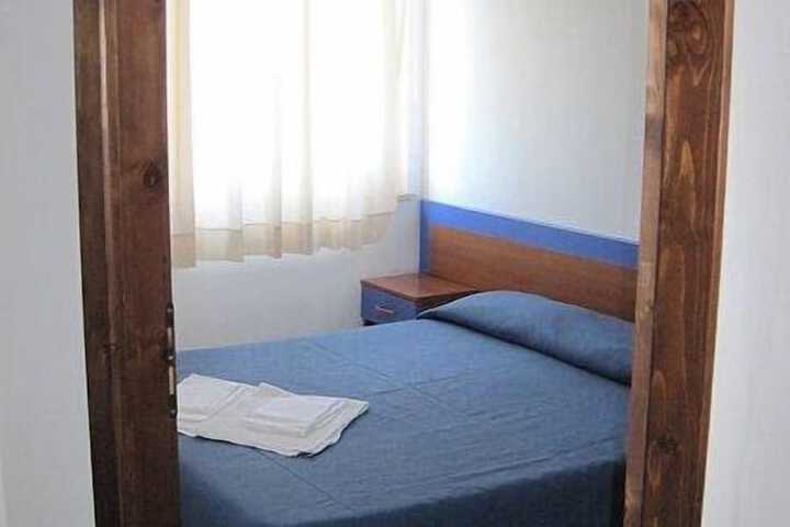 Room 6 of 31