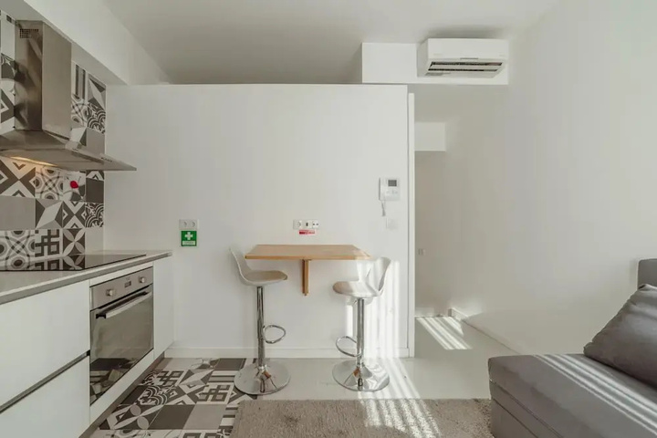 Room 5 of 18