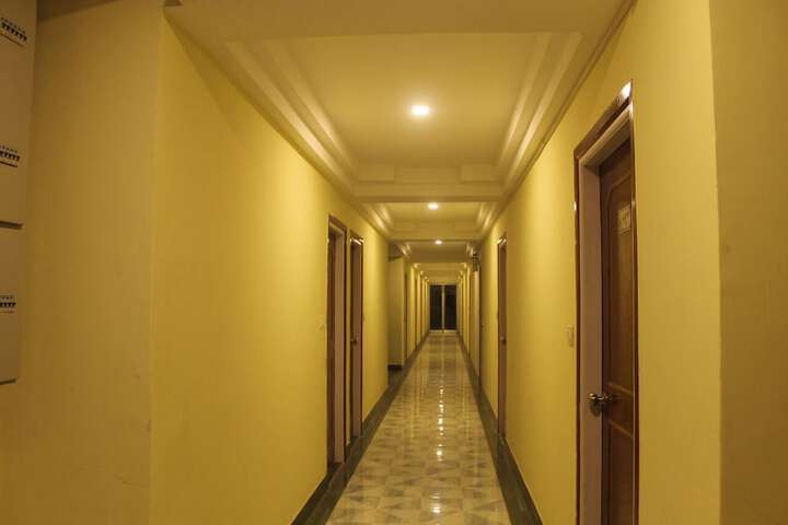 Ballroom/Hall 34 of 36