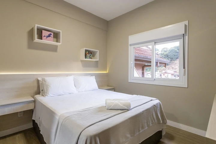 Room 2 of 9