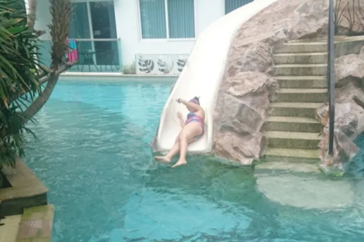 Pool 4 of 7