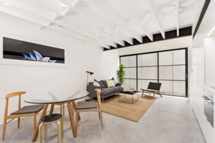 Room 5 of 11