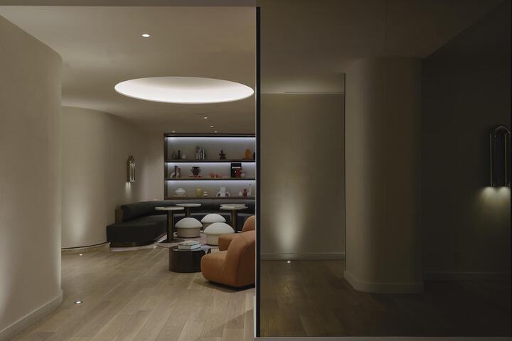 Entrance & Lobby