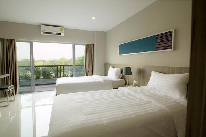 Room 25 of 46
