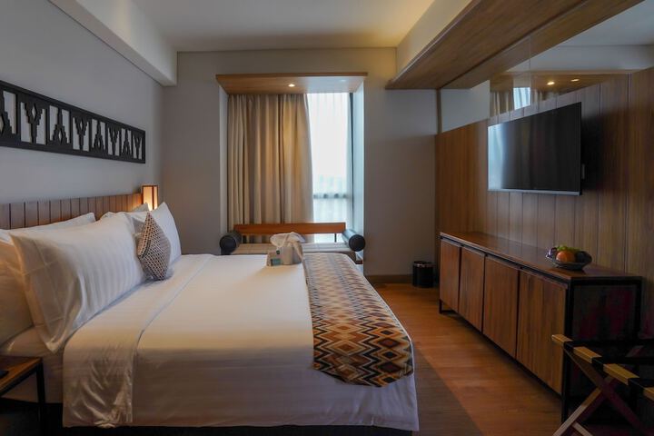 Room 6 of 30