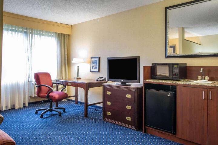 1 King Bed (2 of 7)