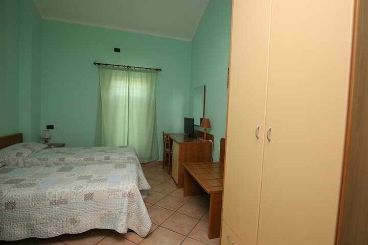 Room 6 of 52