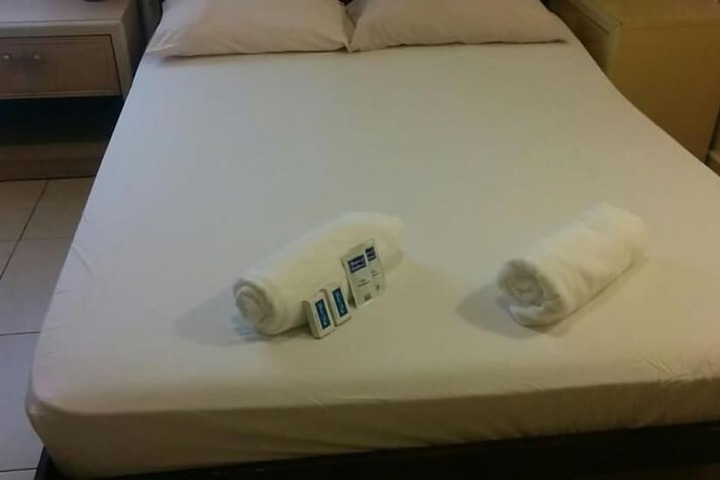 Room 10 of 34