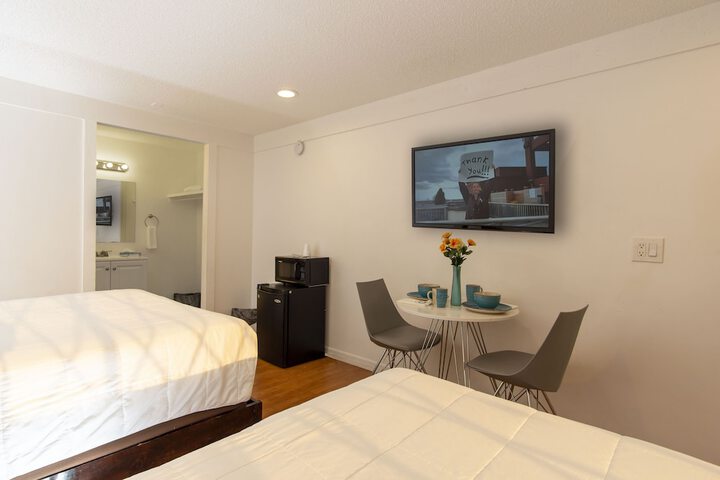 Standard Queen Bed City View (12 of 22)