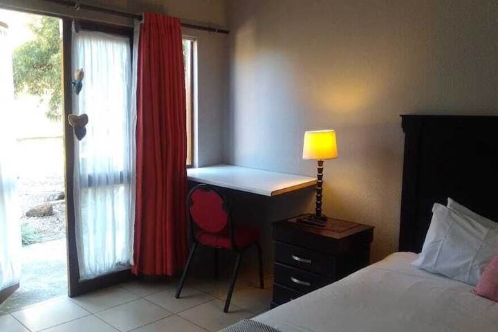 Room 13 of 28