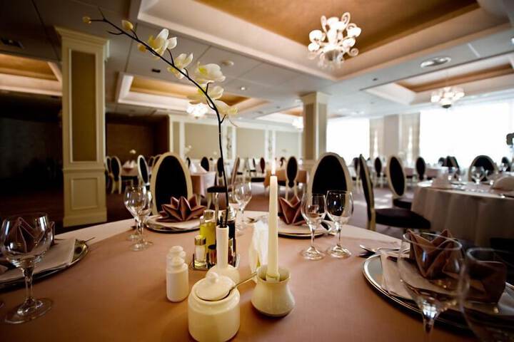 Dining 57 of 77