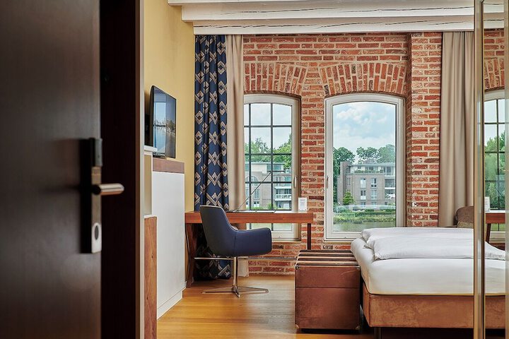 Room 12 of 28