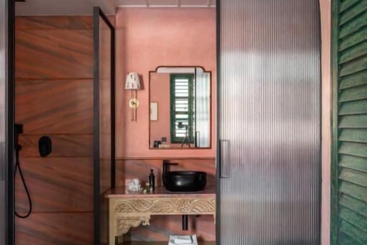 Room 4 of 64