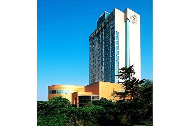Dynasty Hotel
