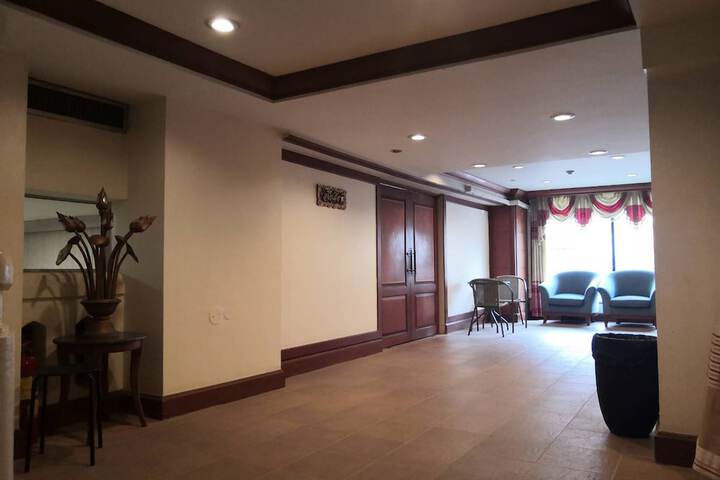 Entrance & Lobby