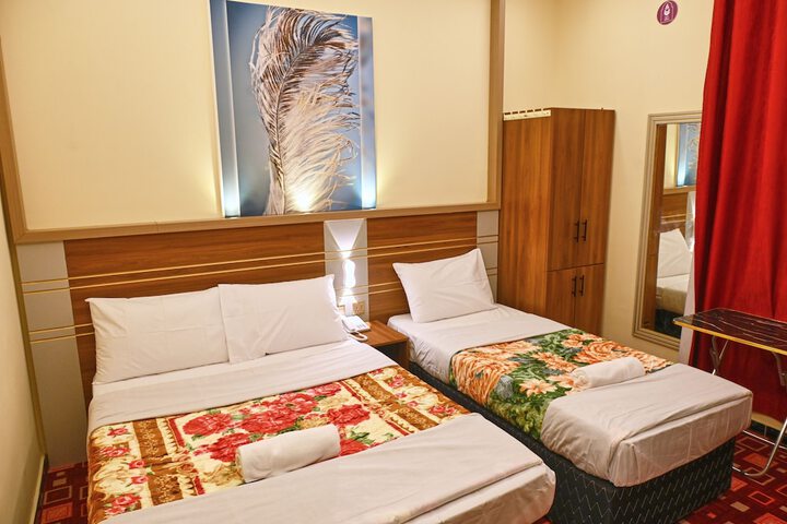 Room 8 of 25
