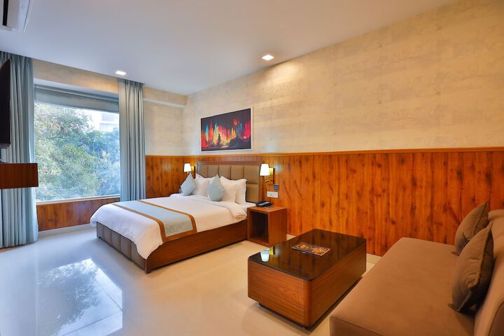 Room 9 of 21