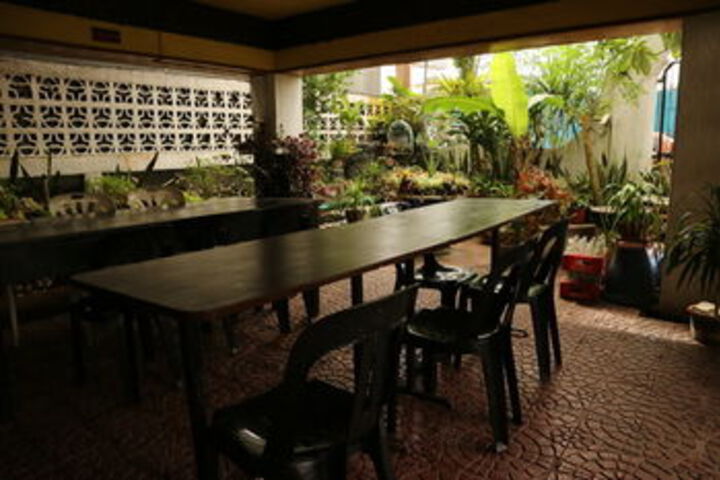 Dining 9 of 27