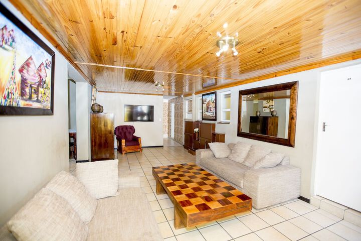 Room 18 of 28
